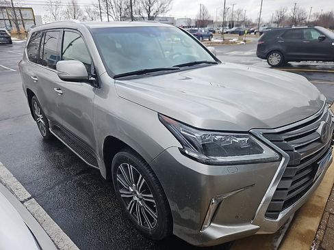Used 2021 Lexus LX 570 4WD w/ Luxury Package image 2