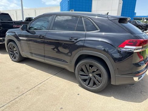 Used 2023 Volkswagen Atlas Cross Sport SE FWD image 3