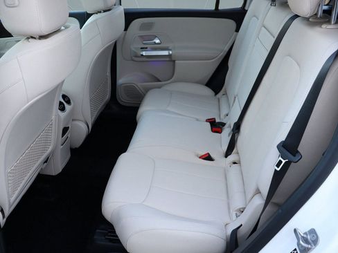 New 2025 Mercedes-Benz GLB 250 image 13