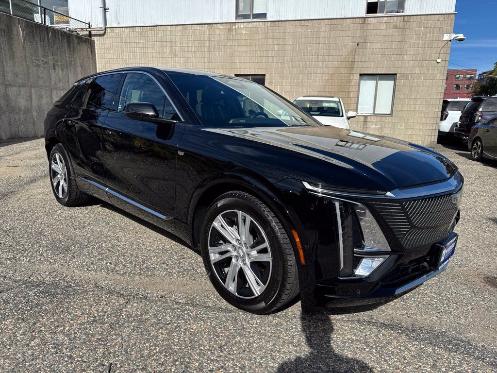 Used 2024 Cadillac Lyriq Tech w/ Driver Assist Package AWD/4WD image 9