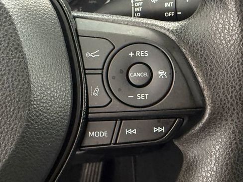 Used 2020 Toyota RAV4 LE FWD image 12