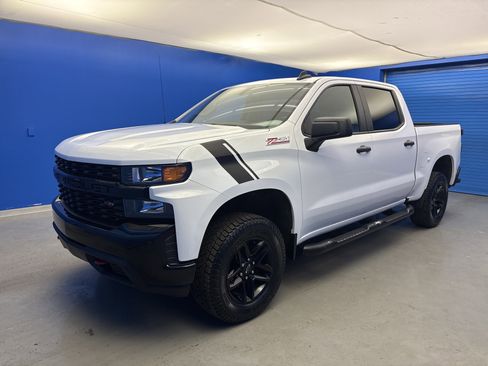 Used 2019 Chevrolet Silverado 1500 Custom Trail Boss w/ Custom Convenience Package image 4