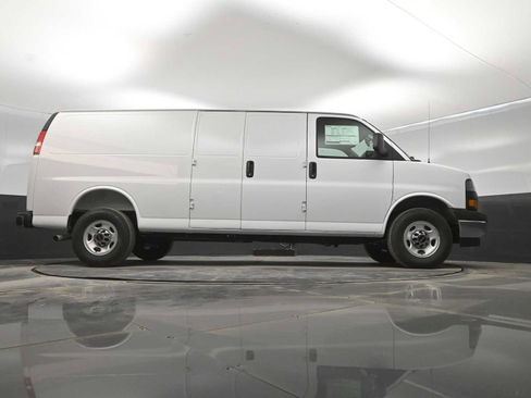 New 2026 GMC Savana 3500 Extended RWD image 35