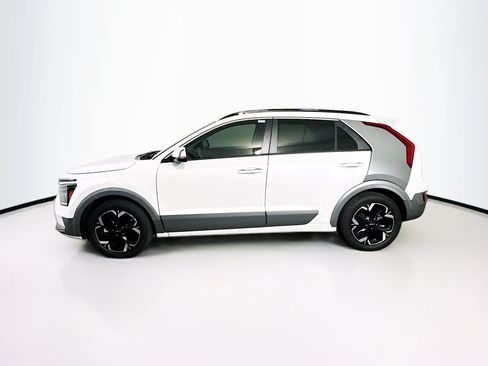 Used 2023 Kia Niro Wave FWD image 4