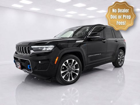 Used 2023 Jeep Grand Cherokee Overland w/ Advanced Protech Group III AWD/4WD image 3