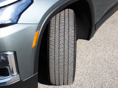 Used 2022 Chevrolet Traverse LT image 47