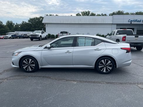 Used 2021 Nissan Altima 2.5 SL FWD image 1