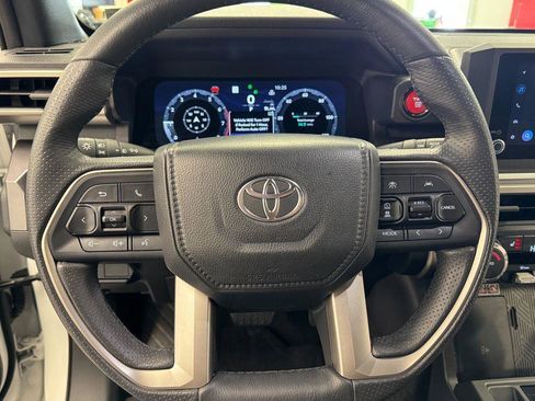 Used 2025 Toyota 4Runner TRD Off-Road image 5