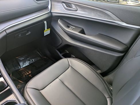 New 2025 Jeep Grand Cherokee L Limited w/ Black Appearance Package image 16