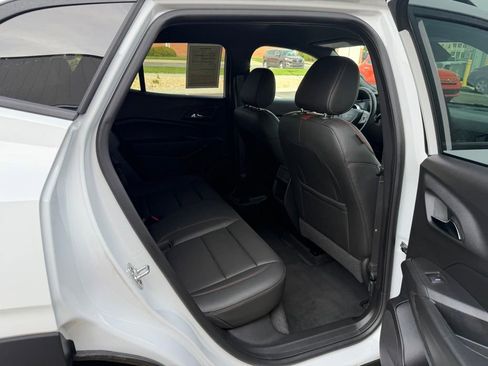 Used 2025 Chevrolet Trax RS w/ Driver Confidence Package FWD image 17