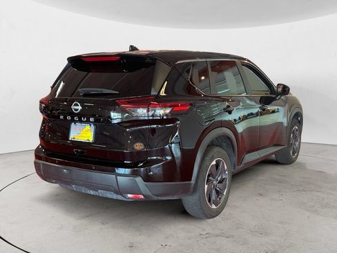 Used 2025 Nissan Rogue SV FWD image 3