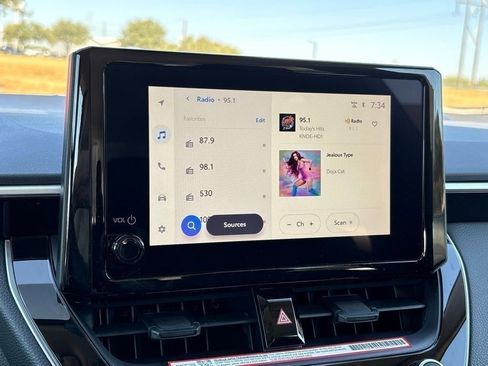 Used 2025 Toyota Corolla LE image 17