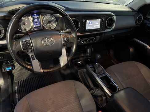 Used 2016 Toyota Tacoma SR5 w/ SR5 Appearance Package (SN) RWD image 20