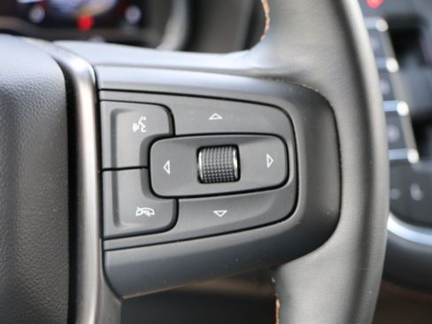 Used 2024 GMC Yukon AT4 w/ Technology Package AWD/4WD image 21