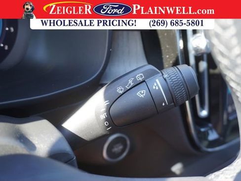 Used 2023 Volvo XC40 B5 Plus w/ Protection Package Premier image 29