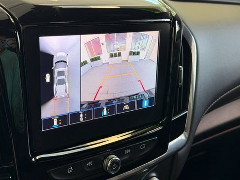 Used 2023 Chevrolet Traverse LT w/ LT Premium Package AWD/4WD image 24