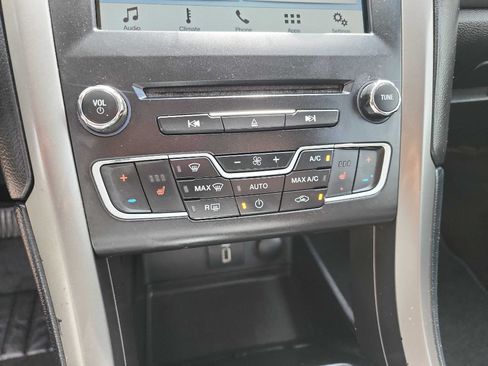 Used 2017 Ford Fusion SE w/ Fusion SE Technology Package FWD image 23