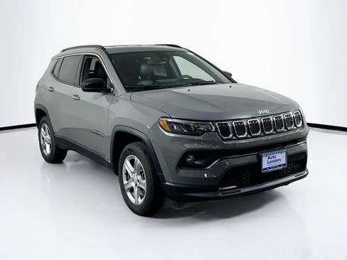 Used 2023 Jeep Compass Latitude AWD/4WD image 3