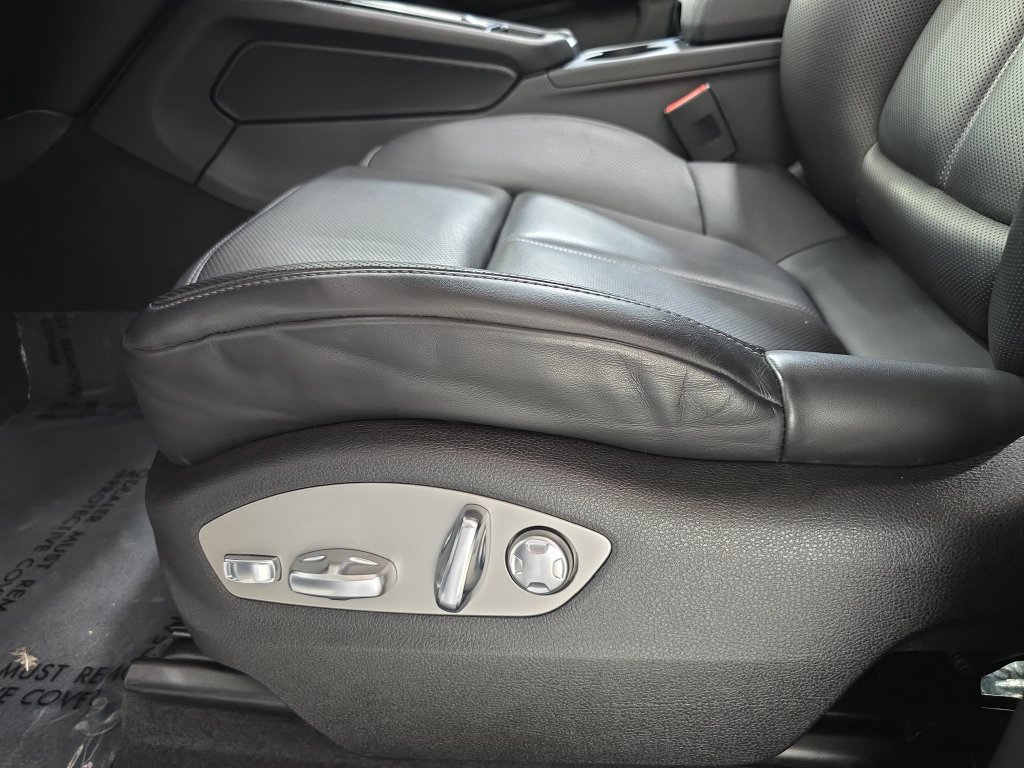 Certified 2026 Porsche Macan AWD/4WD image 23