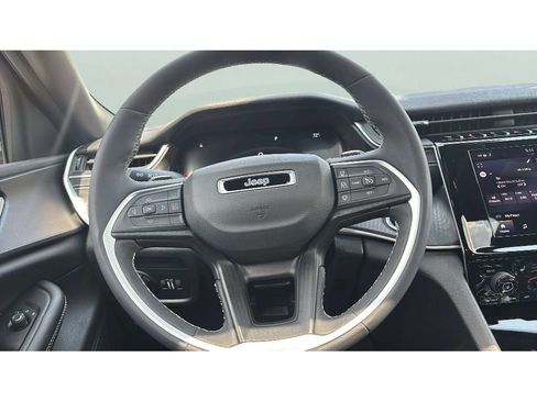 Used 2023 Jeep Grand Cherokee L Altitude AWD/4WD image 17