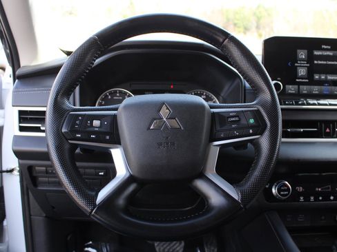 Used 2024 Mitsubishi Outlander SE AWD/4WD image 10
