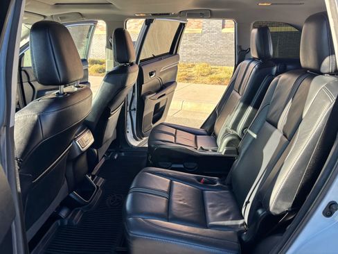 Used 2017 Toyota Highlander SE image 21