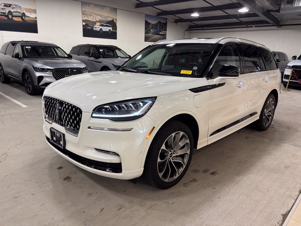 Used 2023 Lincoln Aviator Grand Touring w/ Equipment Group 301A AWD/4WD image 2
