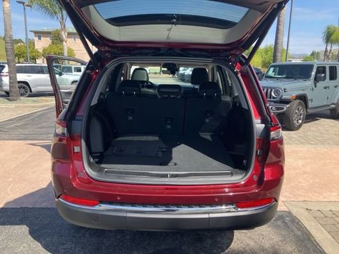 Used 2023 Jeep Grand Cherokee Limited w/ Luxury Tech Group II RWD image 24
