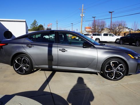 Used 2024 Nissan Altima 2.5 SR w/ SR Premium Package image 9