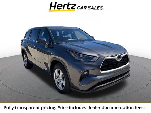 Used 2025 Toyota Highlander LE FWD image 1