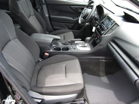 Used 2018 Subaru Impreza 2.0i Premium w/ Eyesight & BSD & Rcta AWD/4WD image 17