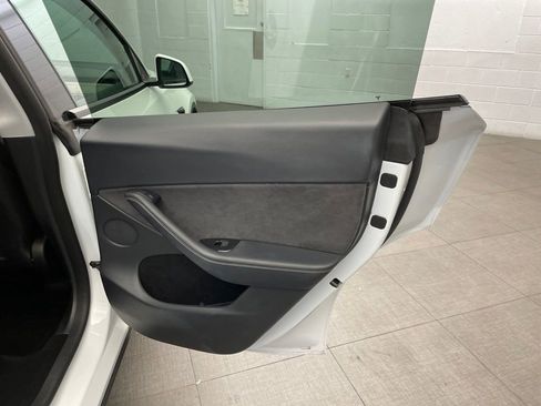 Used 2023 Tesla Model Y Long Range AWD/4WD image 27