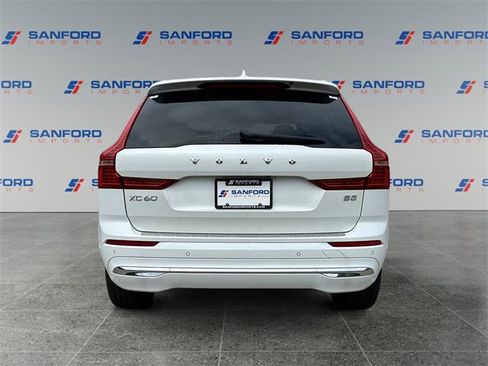 Used 2022 Volvo XC60 B5 Inscription w/ Protection Package Premier image 4