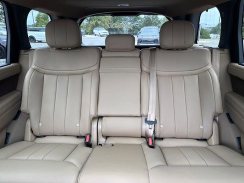 New 2025 Land Rover Range Rover Long Wheelbase SE image 27