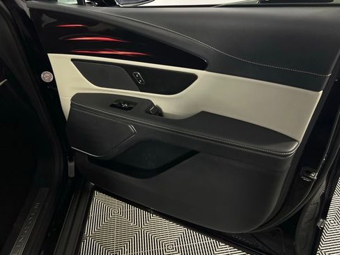 Used 2024 Lincoln Nautilus Reserve image 32