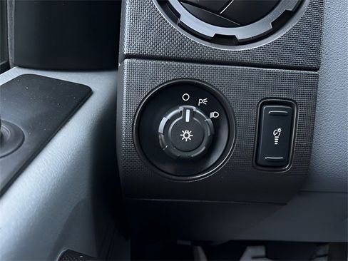 Used 2016 Ford F550 4x4 Regular Cab Super Duty image 17