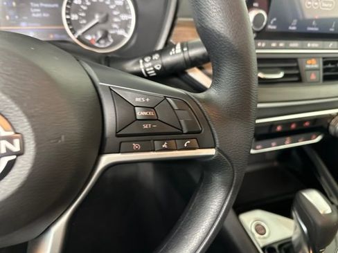 Used 2024 Nissan Altima 2.5 SV image 16