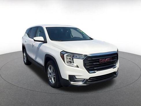 Used 2024 GMC Terrain SLE FWD image 3