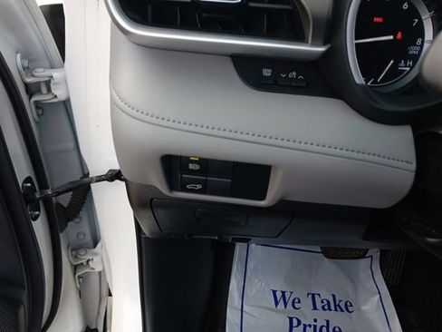 Used 2021 Toyota Highlander XLE image 14