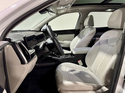 Used 2024 Kia Sorento EX w/ Panoramic Sunroof Package image 3