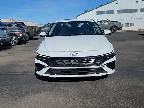Used 2024 Hyundai Elantra Limited image 4