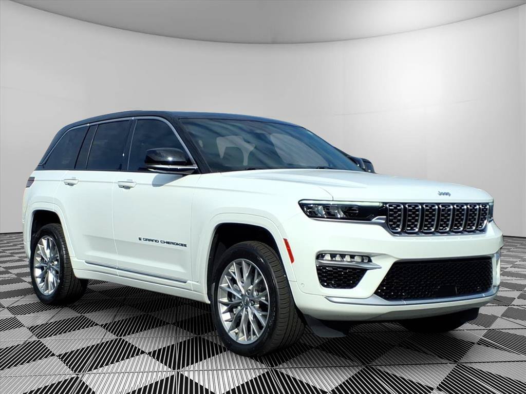 Certified 2022 Jeep Grand Cherokee Summit w/ Luxury Tech Group V AWD/4WD image 1