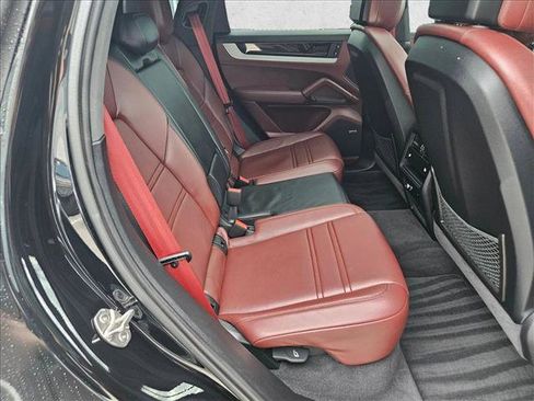 Used 2024 Porsche Cayenne S AWD/4WD image 21
