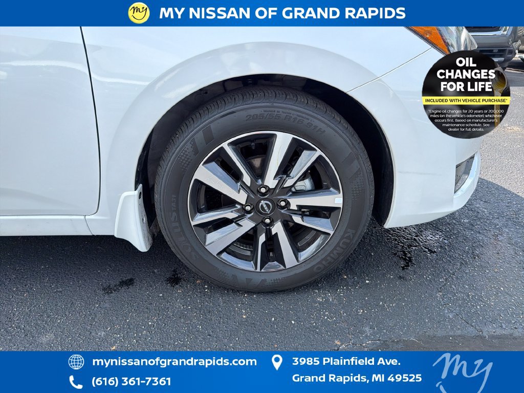 Used 2025 Nissan Versa SV w/ Trunk Package FWD image 33