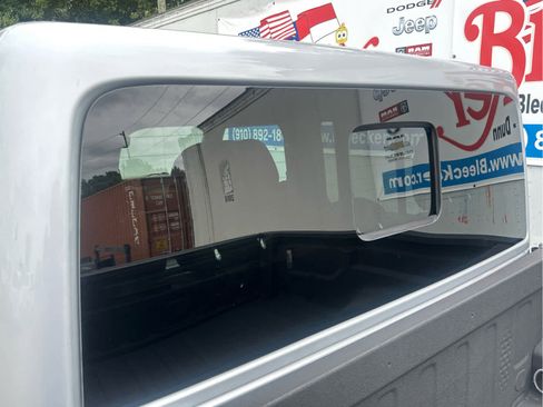 Used 2023 Jeep Gladiator Overland image 19