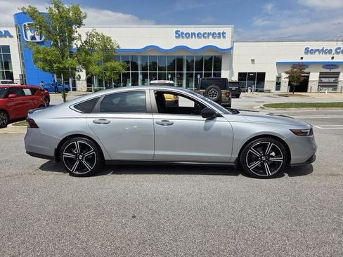 Used 2025 Honda Accord Sport image 6