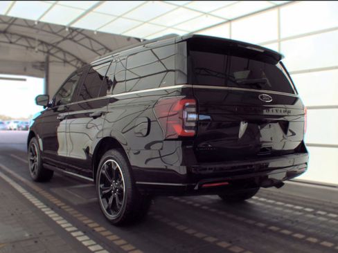 Used 2023 Ford Expedition Limited RWD image 4