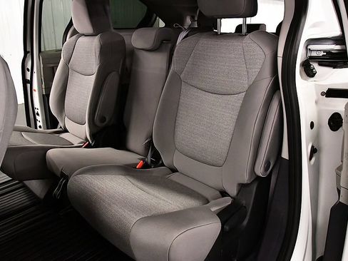 Used 2024 Toyota Sienna LE AWD/4WD image 30