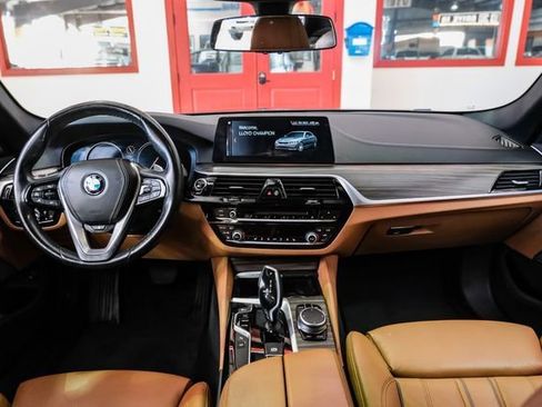 Used 2018 BMW 540i image 16