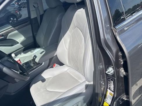 Used 2022 Toyota Highlander Platinum image 9